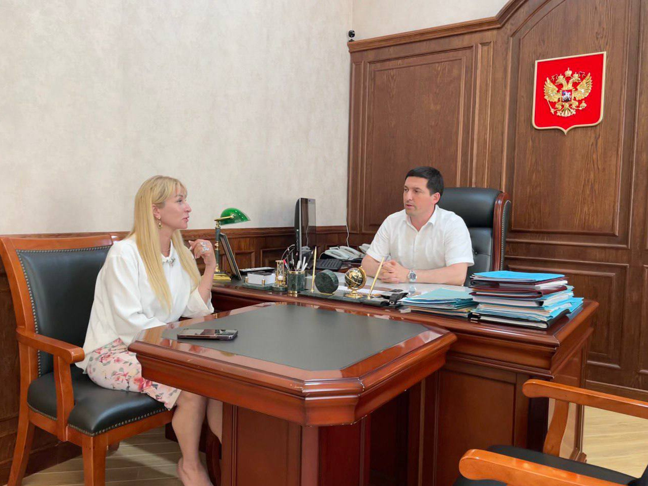 Джамал Алиев провел встречу с заслуженной артисткой Республики Дагестан