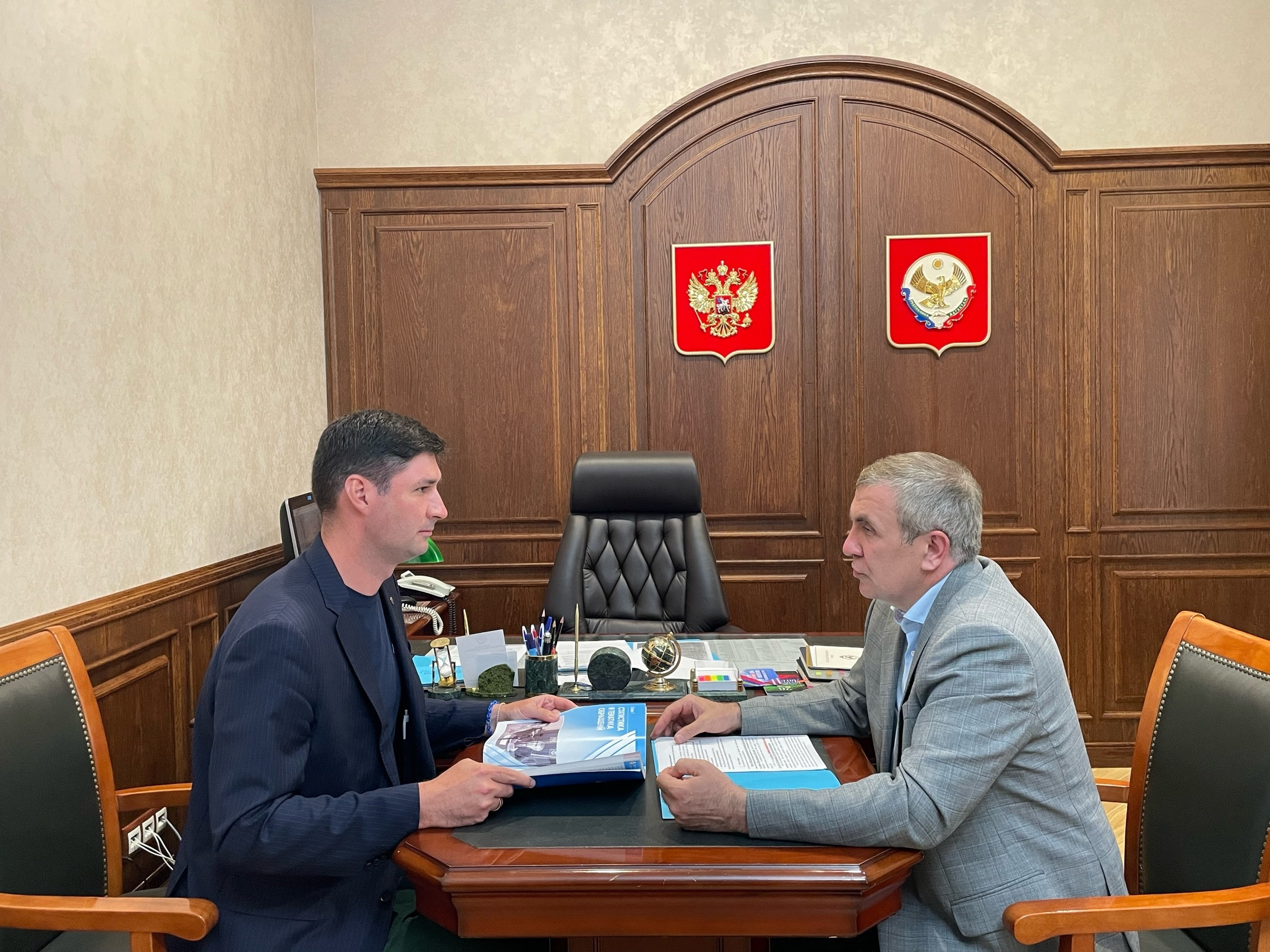 Запир Алхасов встретился с руководителем рабочего аппарата Уполномоченного по правам человека в Российской Федерации Ильей  Чечельницким.