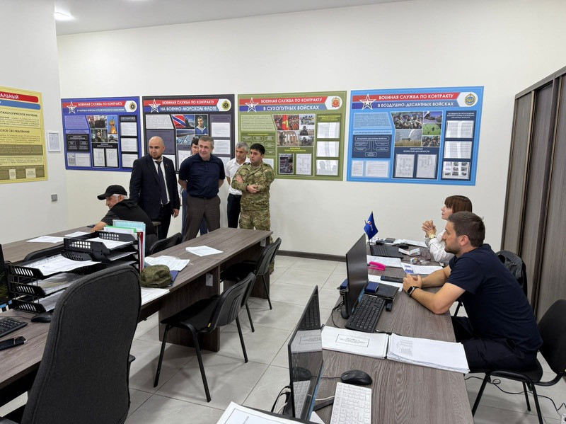 Запир Алхасов посетил Пункт отбора на военную службу по контракту