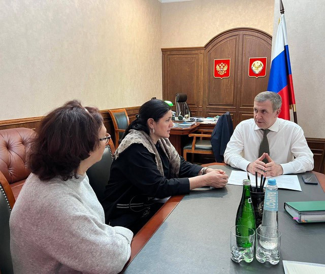 Омбудсмен встретился с представителями центра социально-психологической адаптации «Диалог»