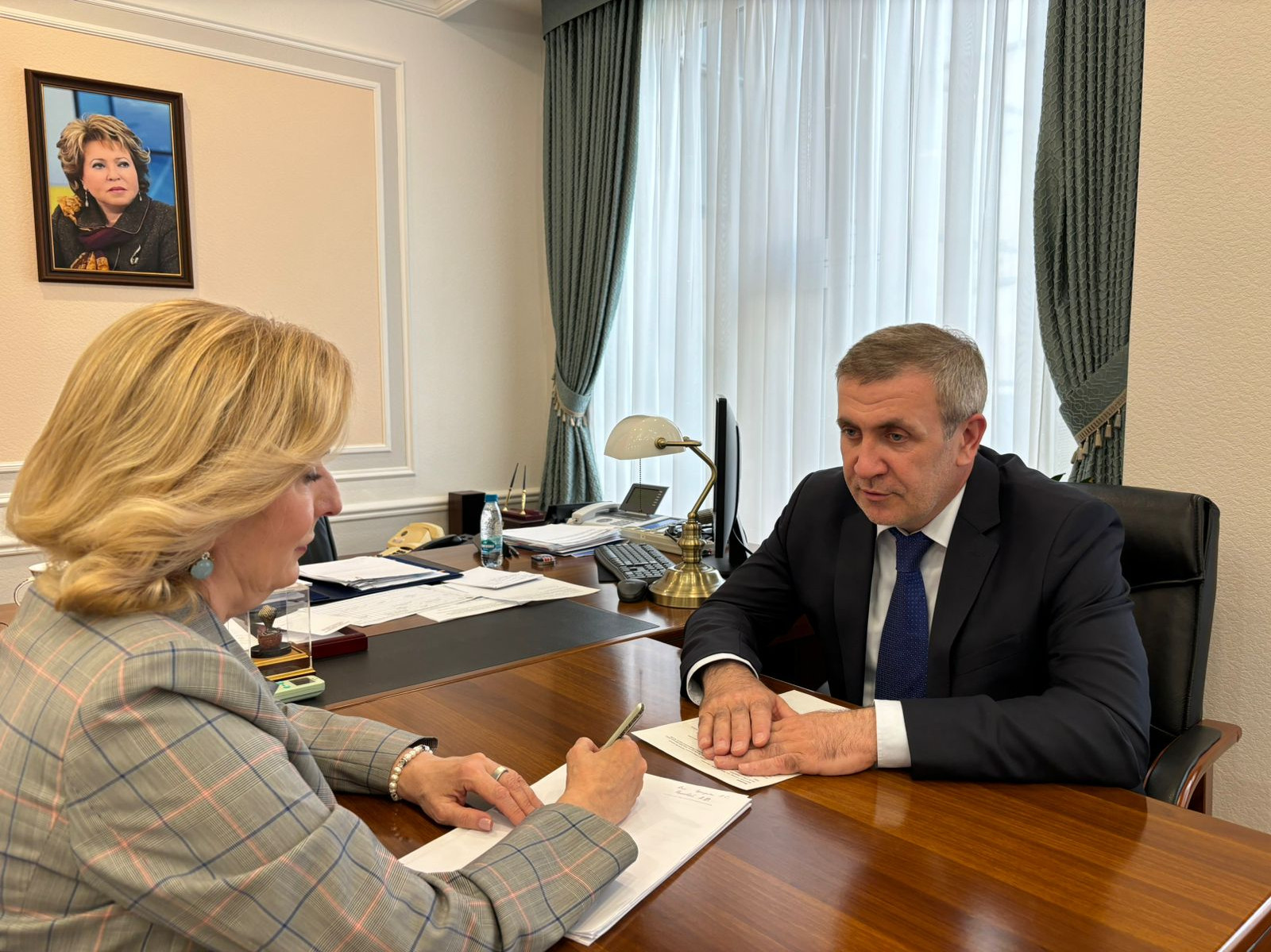 Запир Алхасов провел рабочую встречу с заместителем председателя Совета Федерации Инной Святенко