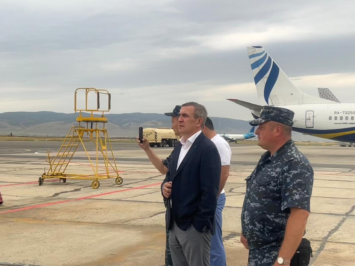 Омбудсмен Дагестана проводил спецборт с тремя пострадавшими после теракта сотрудниками правоохранительных органов