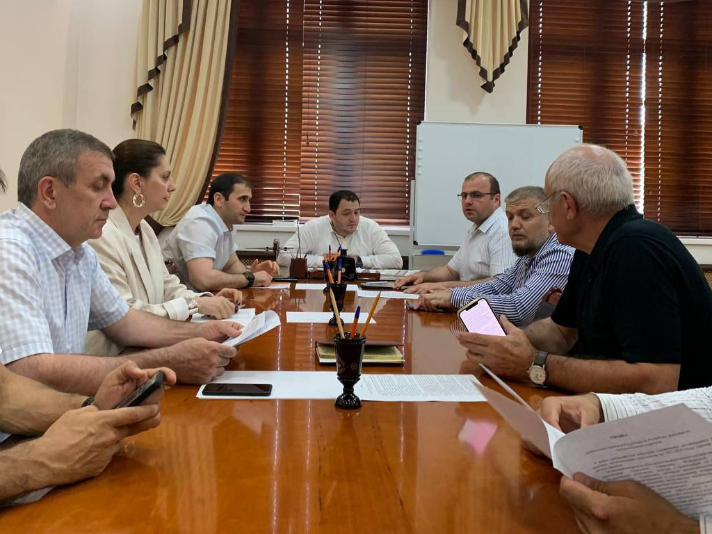 Запир Алхасов принял участие в заседании Общественного совета при Управлении Федеральной службы государственной регистрации, кадастра и картографии по РД