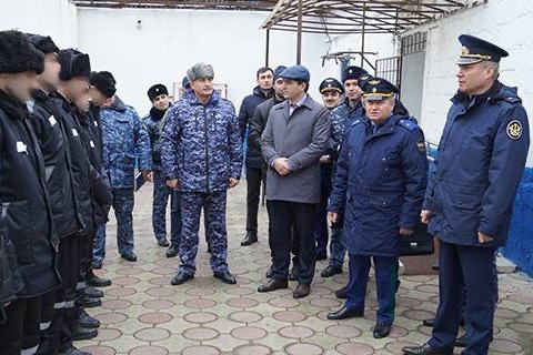 Омбудсмен Алиев посетил исправительную колонию в Ново-Тюбе