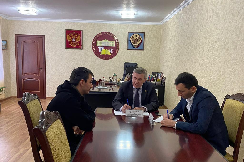 Запир Алхасов провел прием граждан в Дербенте
