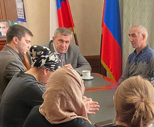 Запир Алхасов встретился с родственниками вызволенных из украинского плена