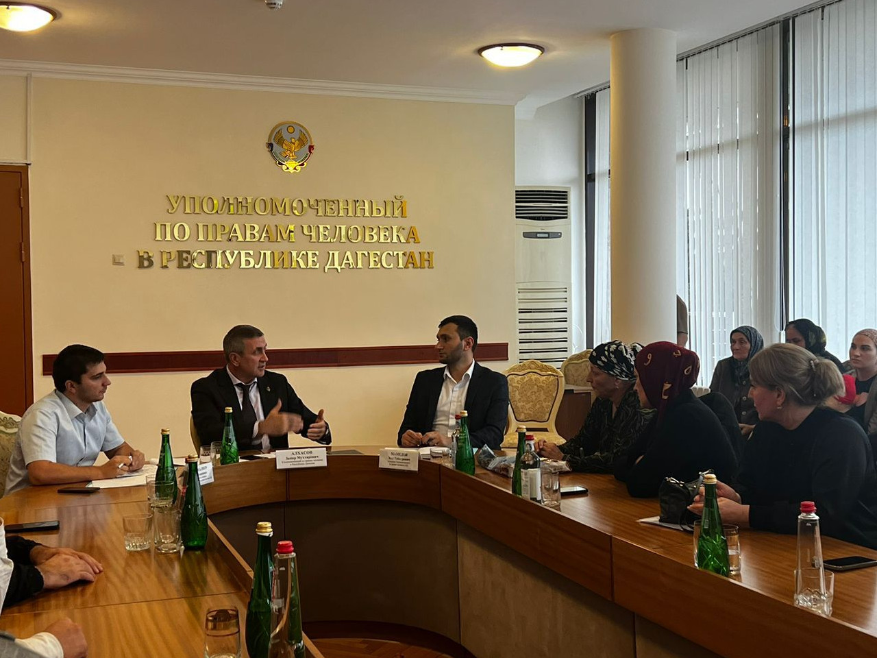 Омбудсмен Дагестана провел встречу с родственниками военнослужащих, попавших в плен и без вести пропавших