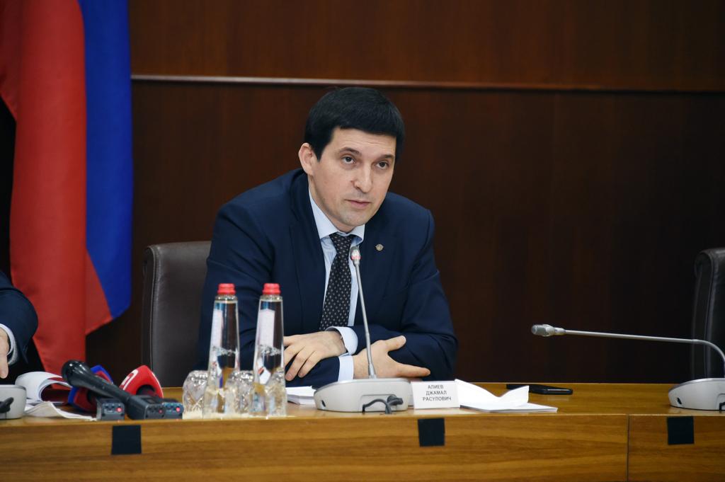 Джамал Алиев принял участие в обсуждении законопроекта об общих принципах организации местного самоуправления в единой системе публичной власти