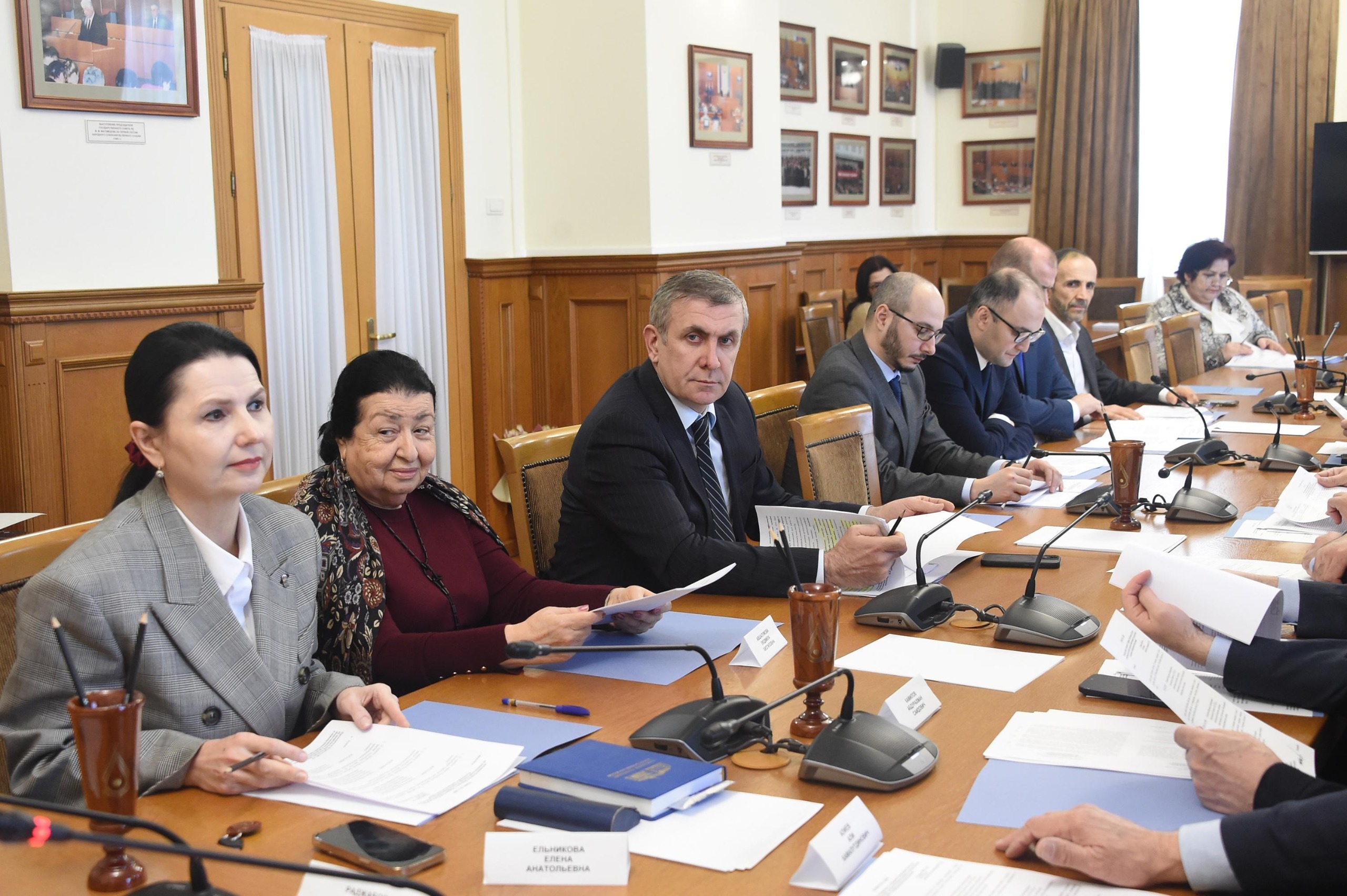 Уполномоченный представил законопроект о поддержке социально ориентированных НКО на заседании парламентского комитета