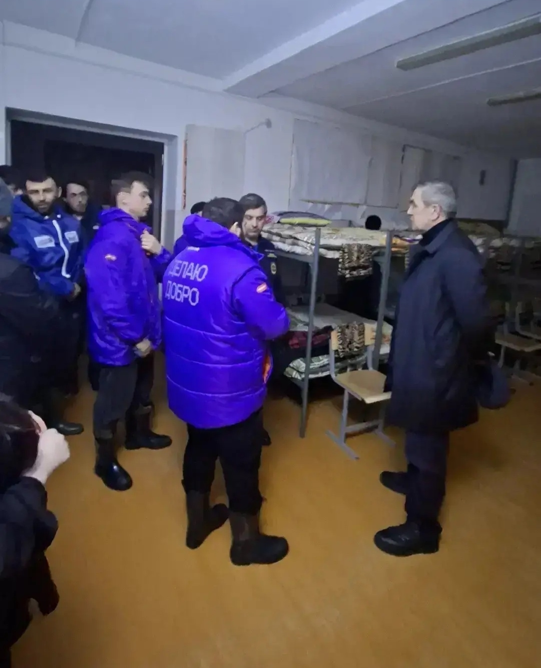 Запир Алхасов посетил пункты временного размещения граждан в г. Махачкале