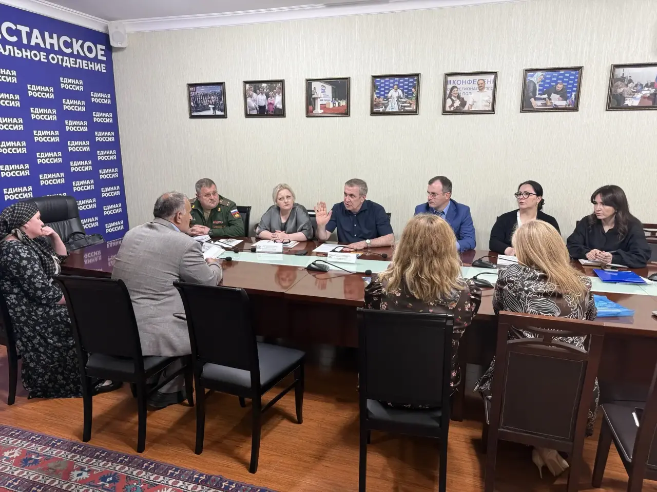 Запир Алхасов принял участие в приеме граждан на площадке ДРО Всероссийской политической партии «Единая Россия»