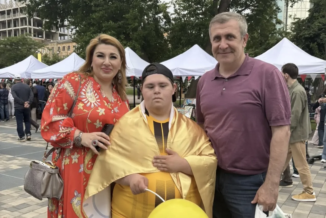 Запир Алхасов принял участие в благотворительной ярмарке «Особые мастера»