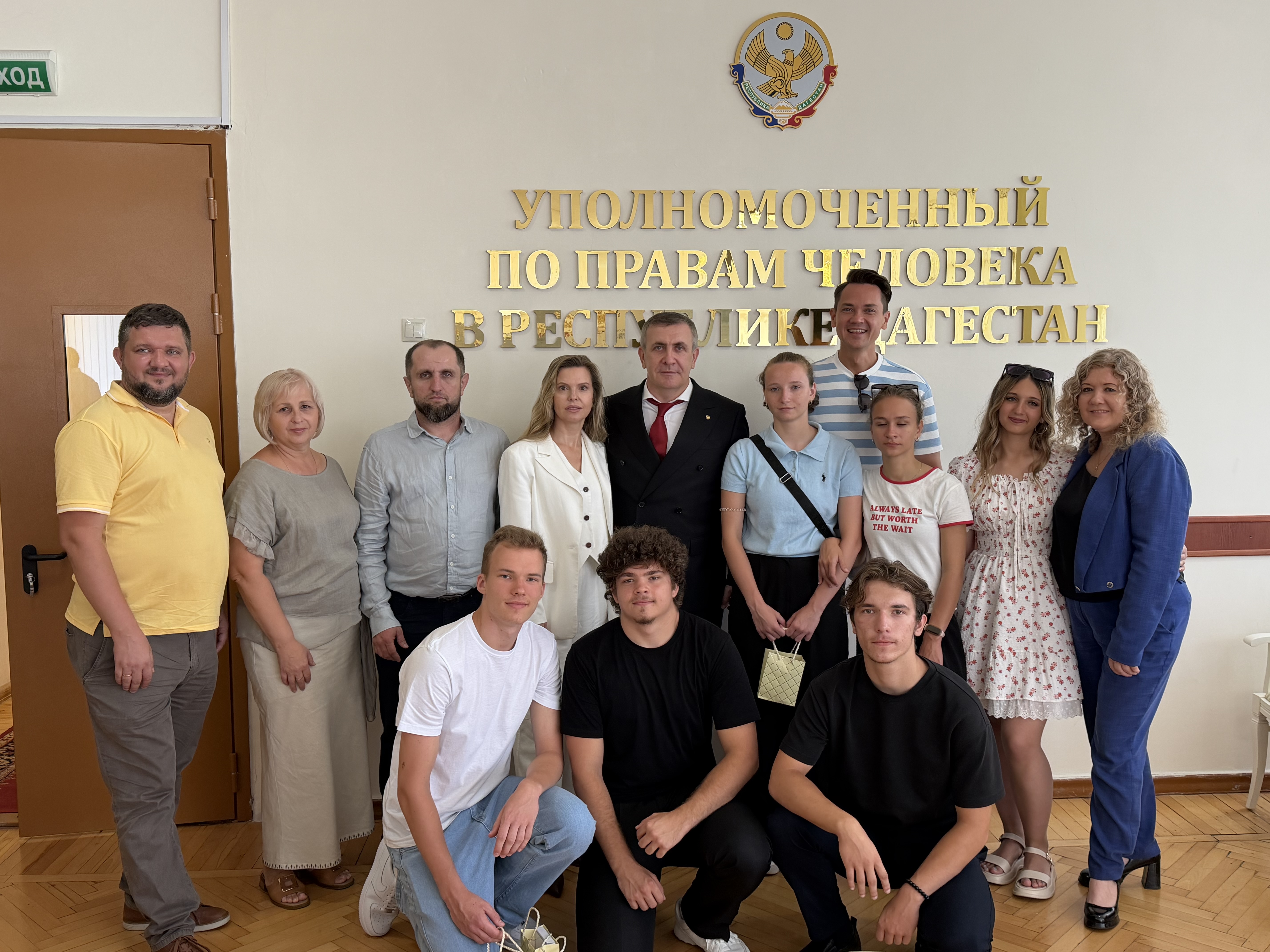Запир Алхасов встретился с участниками благотворительного фестиваля «Свет надежды».