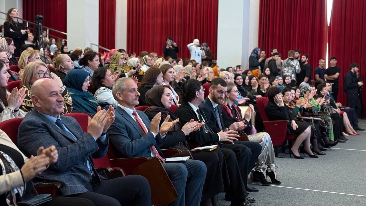 В Дагестане стартовал Международный форум женщин-соотечественниц, проживающих за рубежом