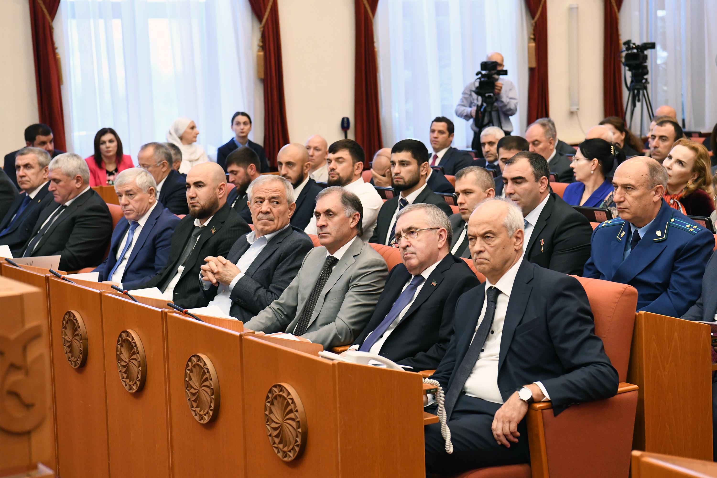 Запир Алхасов принял участие в обсуждении проекта республиканского бюджета