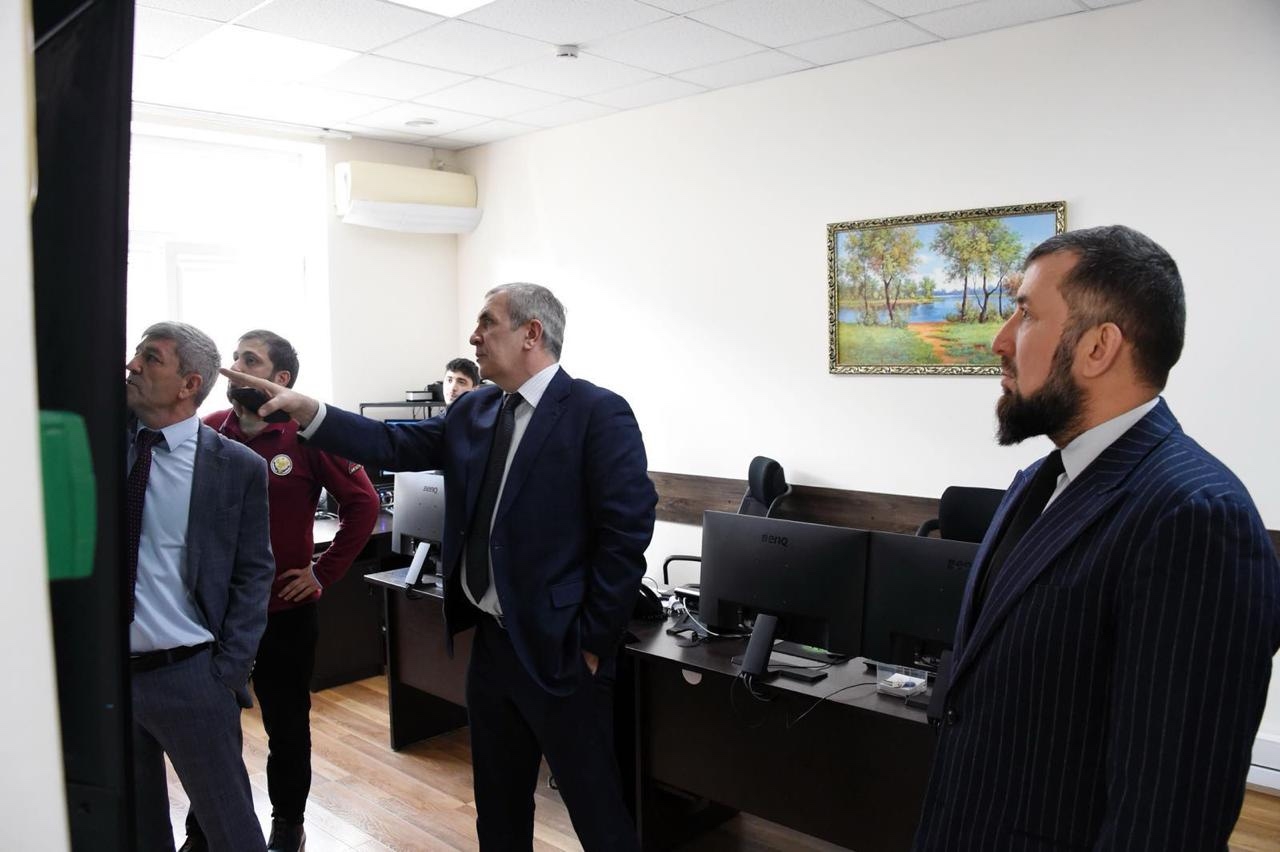 Запир Алхасов посетил Ситуационный центр Республики Дагестан».