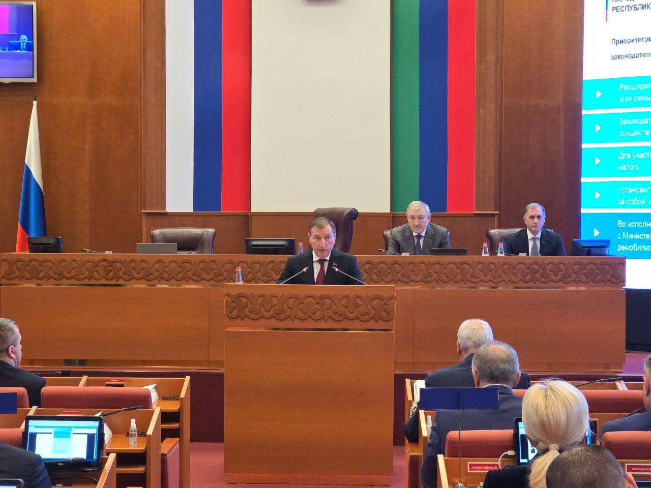 Запир Алхасов выступил с законопроектами, ранее внесенными в Народное Собрание  Республики Дагестан