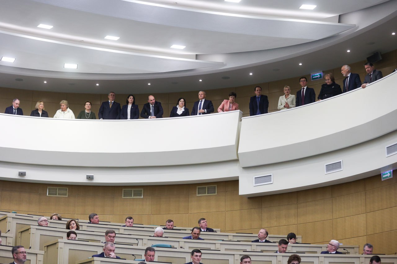 З. Алхасов принял участие в заседании Совета Федерации, на котором Уполномоченный по правам человека в Российской Федерации представила Доклад о деятельности за 2025 год.