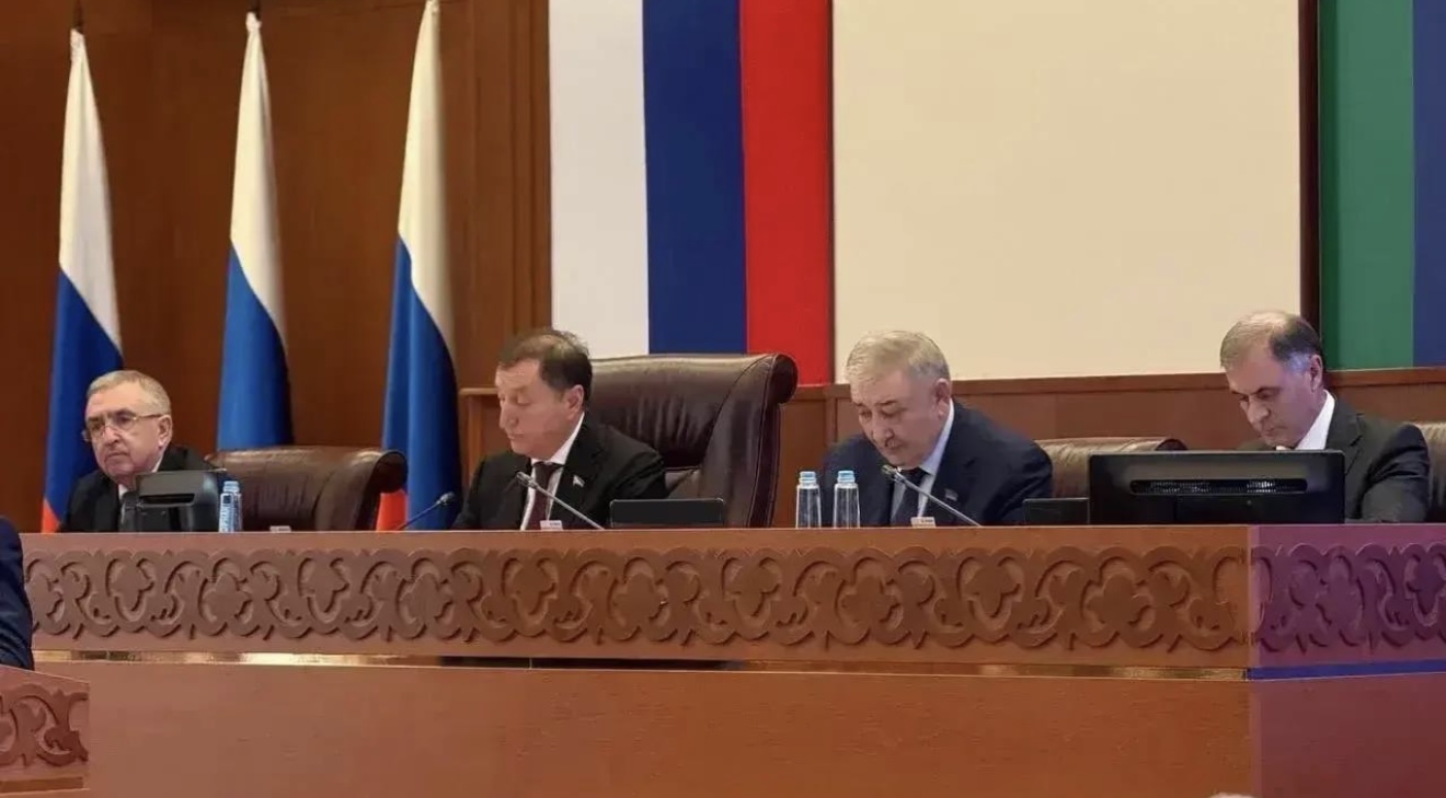 Уполномоченный принял участие в сессии Народного Собрания Дагестана, на которой был принят внесенный им законопроект