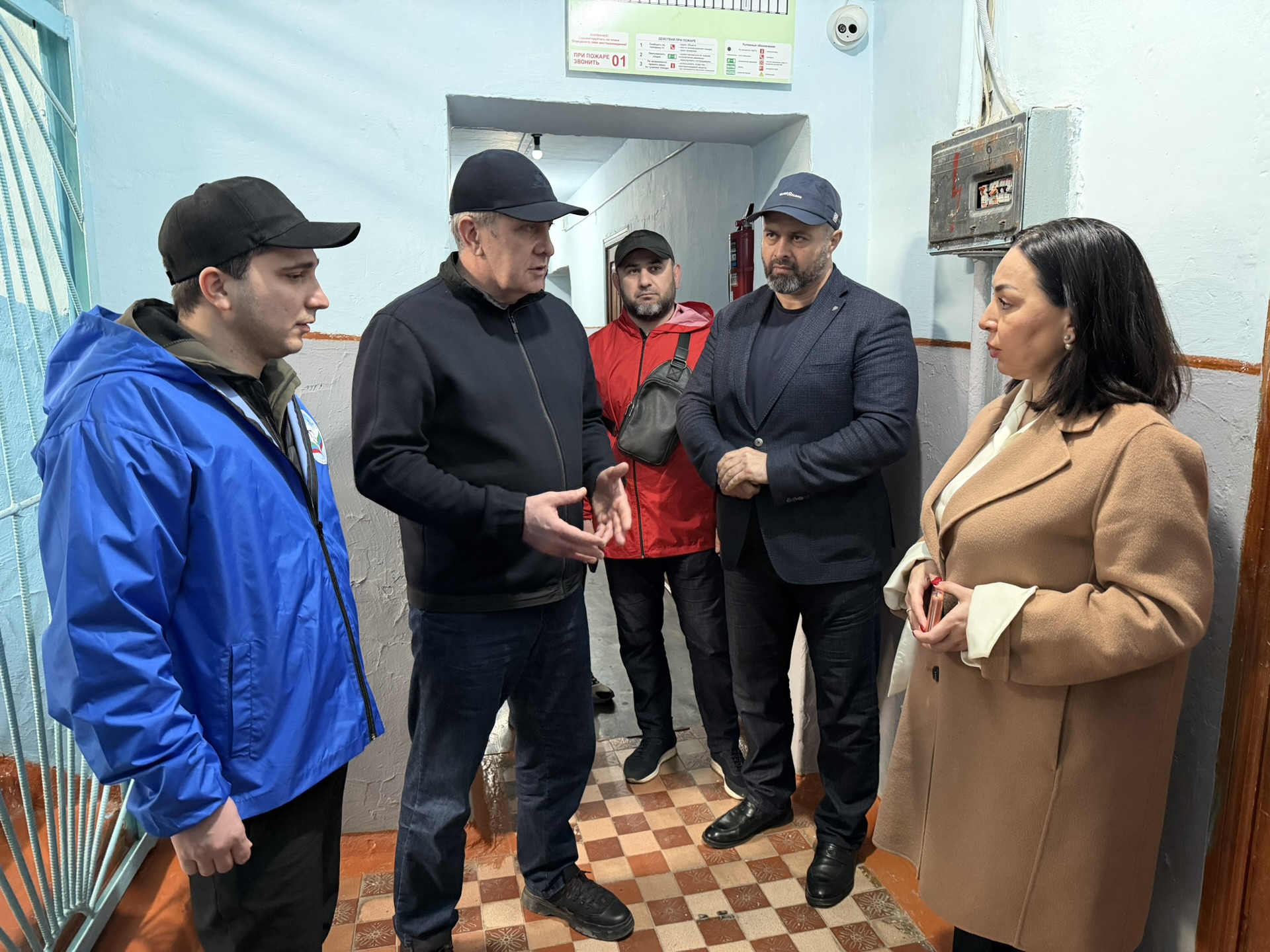 Уполномоченный посетил город Дагестанские Огни, где оказал гуманитарную помощь гражданам, пострадавшим в результате обильных осадков