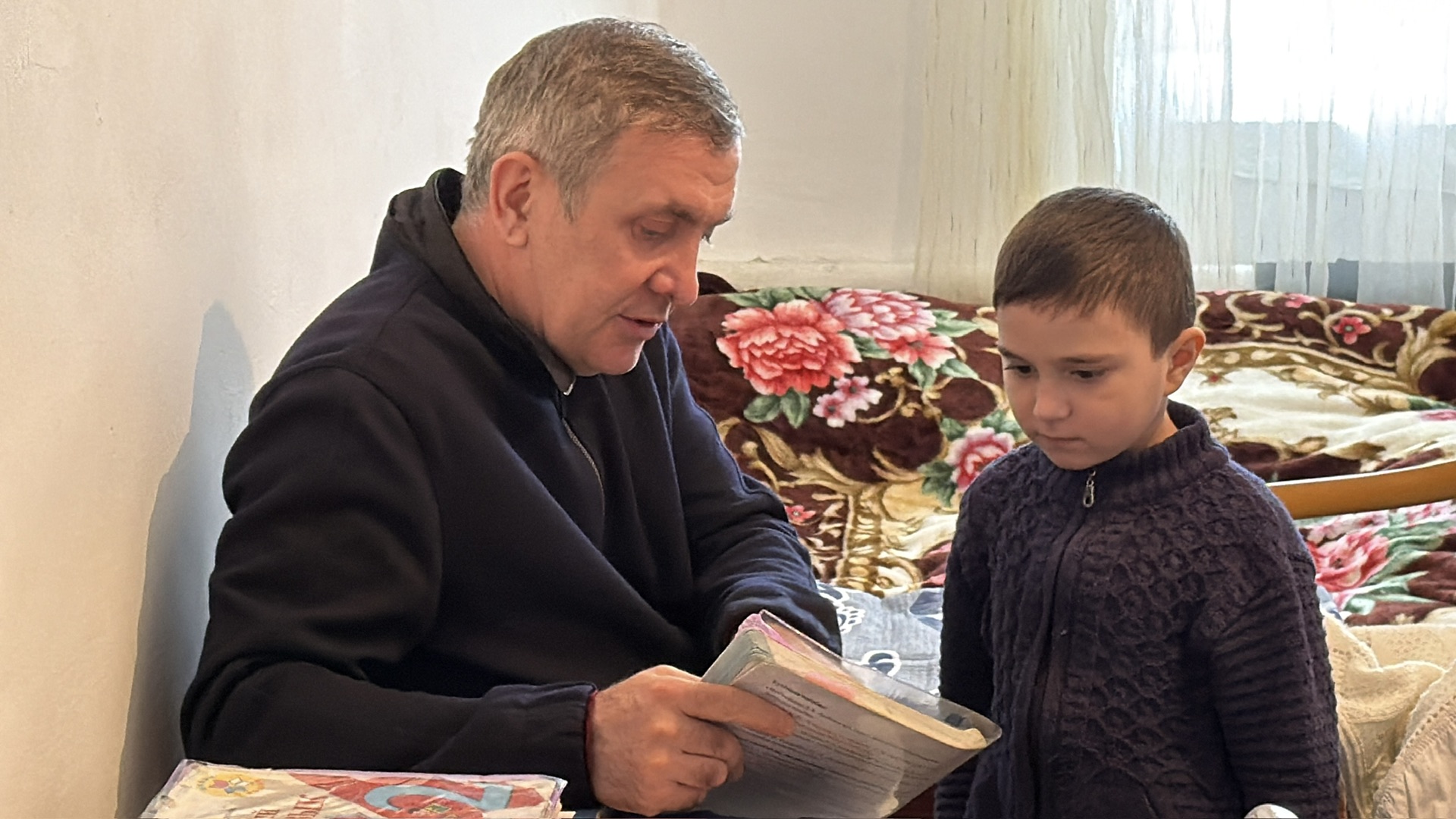 Уполномоченный посетил город Дагестанские Огни, где оказал гуманитарную помощь гражданам, пострадавшим в результате обильных осадков