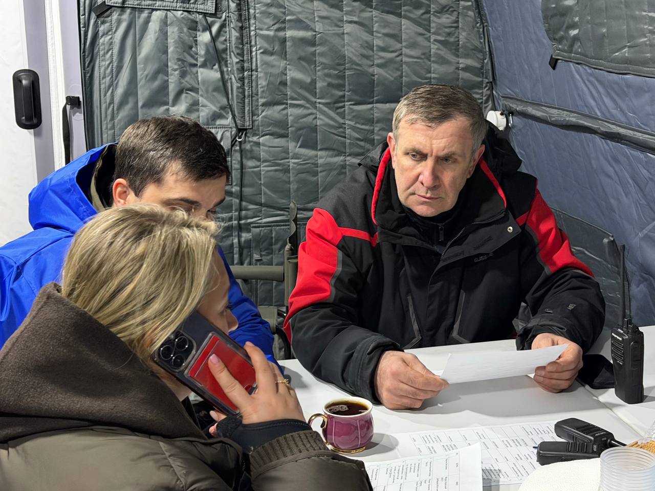 Уполномоченный вместе с сотрудниками аппарата с гуманитарной помощью посетил посёлок Мамедкала Дербентского района, пострадавший в результате обильных осадков и подтопления.