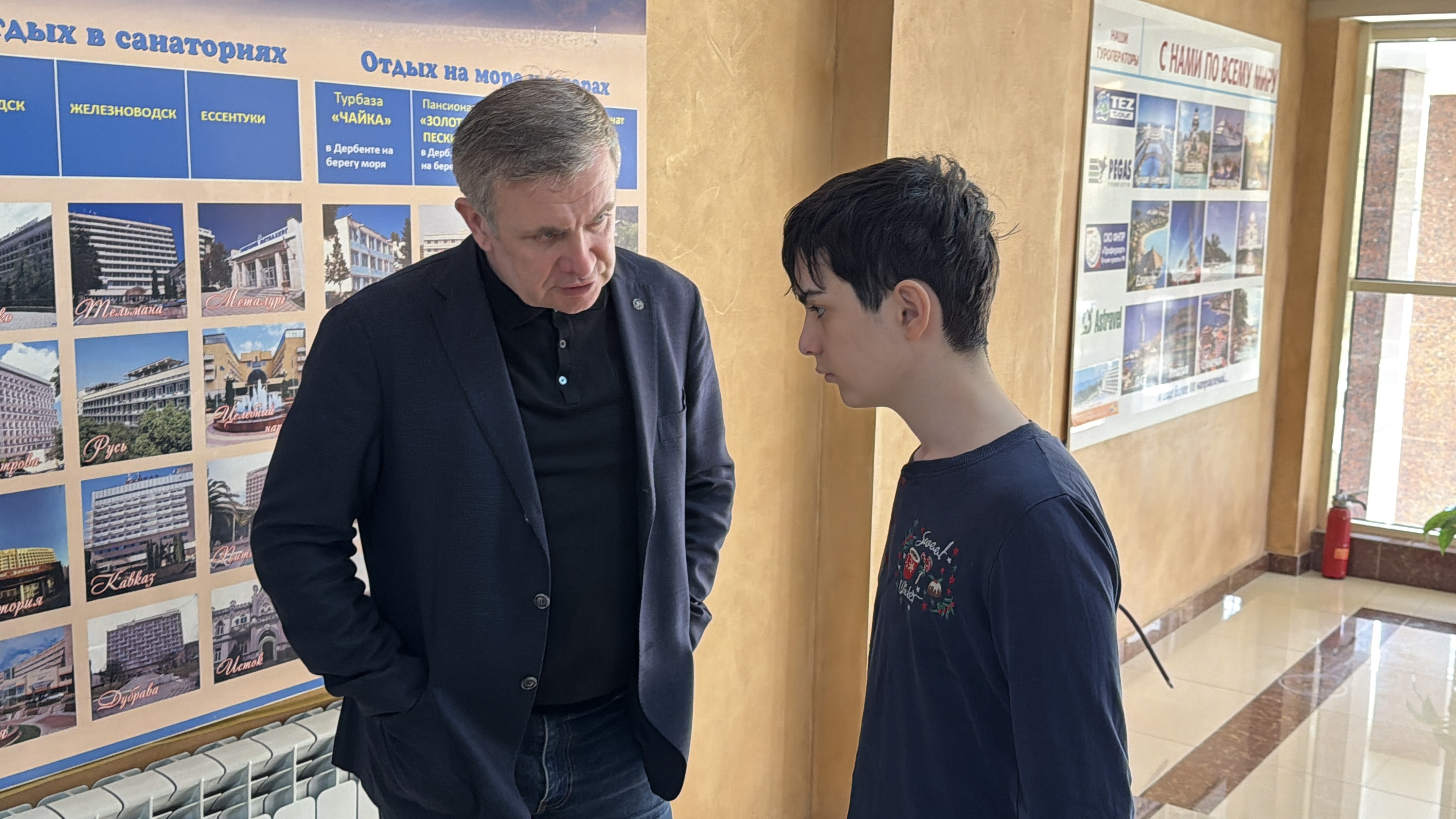 Уполномоченный провёл приём граждан в пункте временного размещения, организованном в одной из гостиниц города Махачкалы для жителей, пострадавших в результате обильных осадков и подтопления.