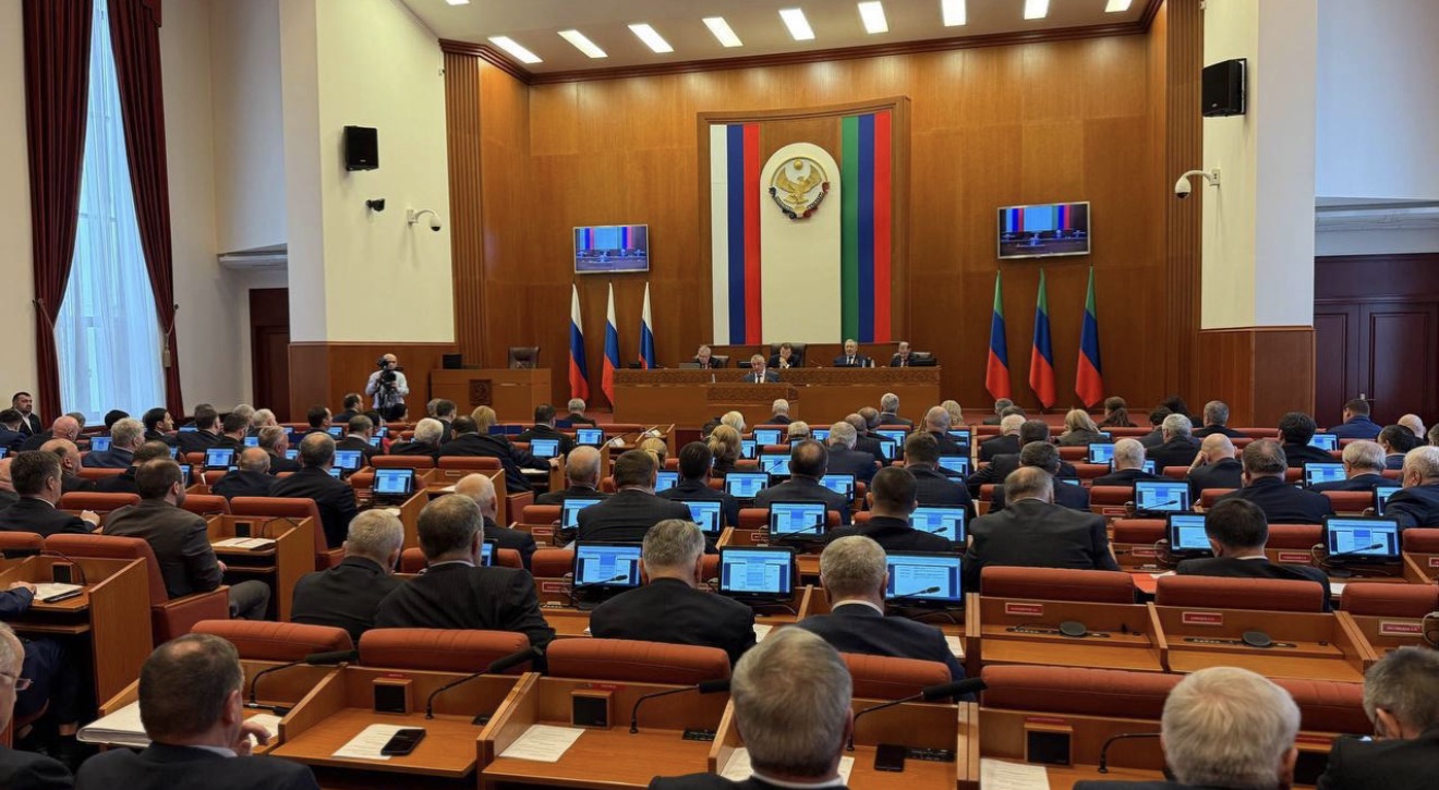 Запир Алхасов принял участие в сессии Народного Собрания Республики Дагестан, где представил ежегодный доклад о деятельности Уполномоченного по правам человека в Республике Дагестан за 2025 год