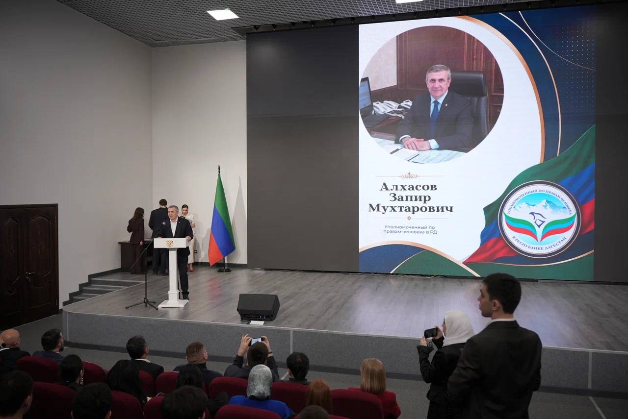 Запир Алхасов принял участие в торжественном мероприятии, посвященном 15-летию Молодежного парламента города Махачкалы