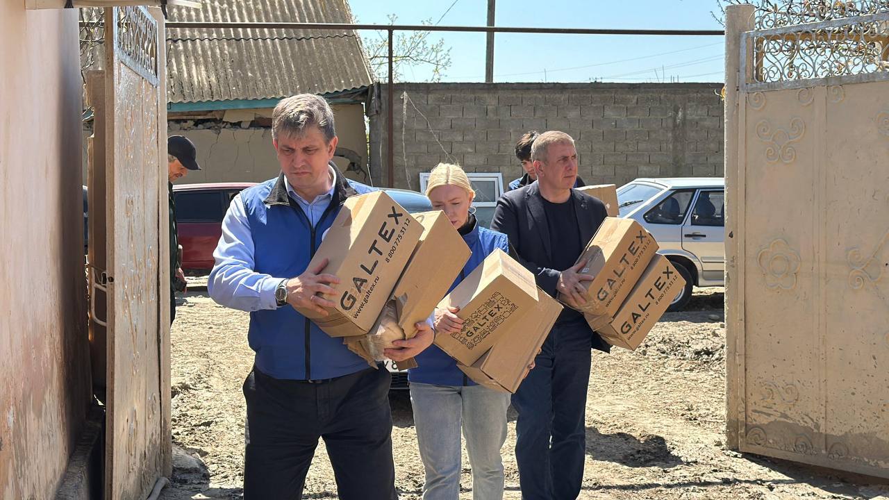 Запир Алхасов совместно с коллегами из Москвы посетил одно из наиболее пострадавших от подтопления населённых пунктов — село Адильотар Хасавюртовского района