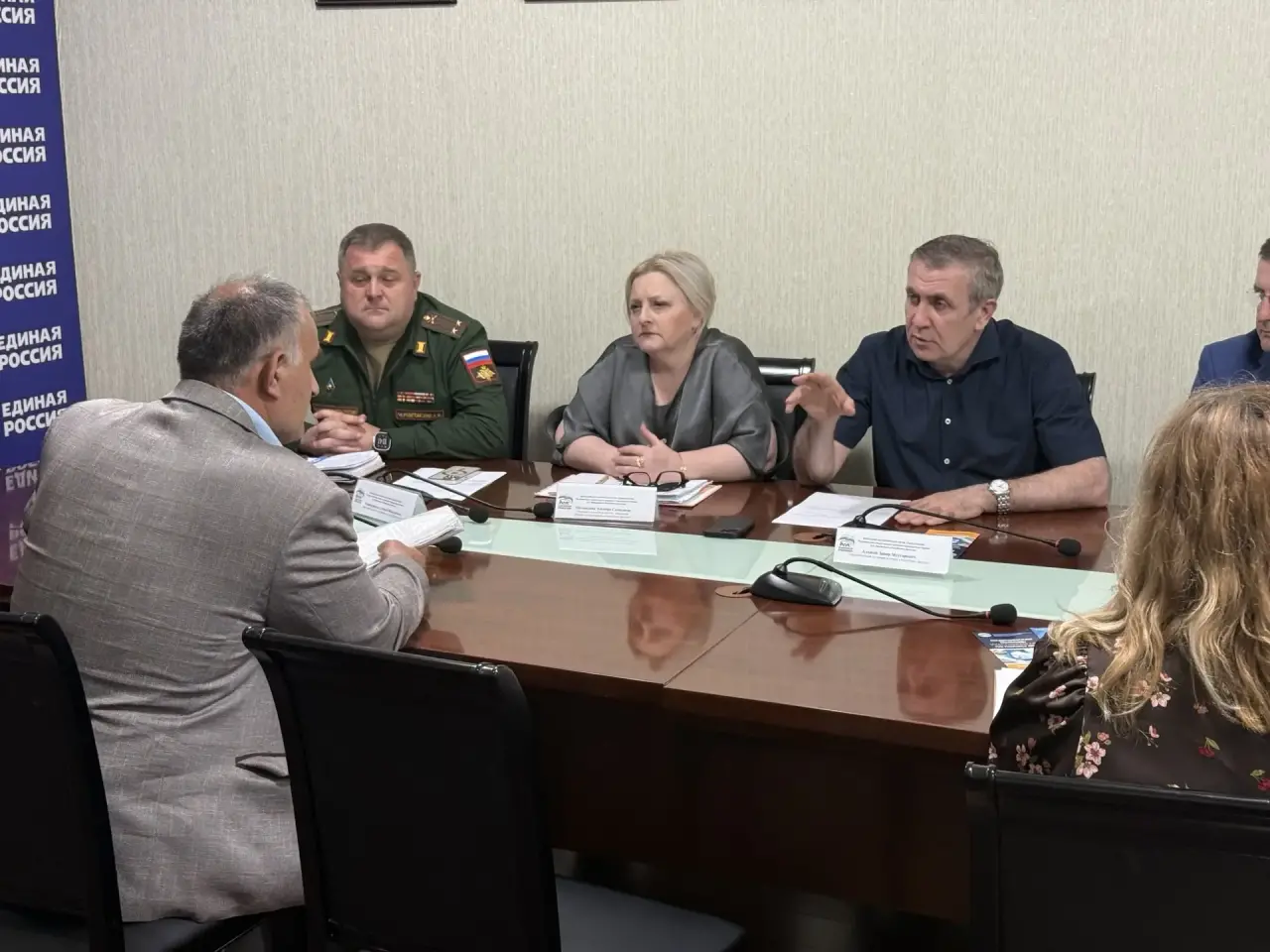 Запир Алхасов принял участие в приеме граждан на площадке ДРО Всероссийской политической партии «Единая Россия»