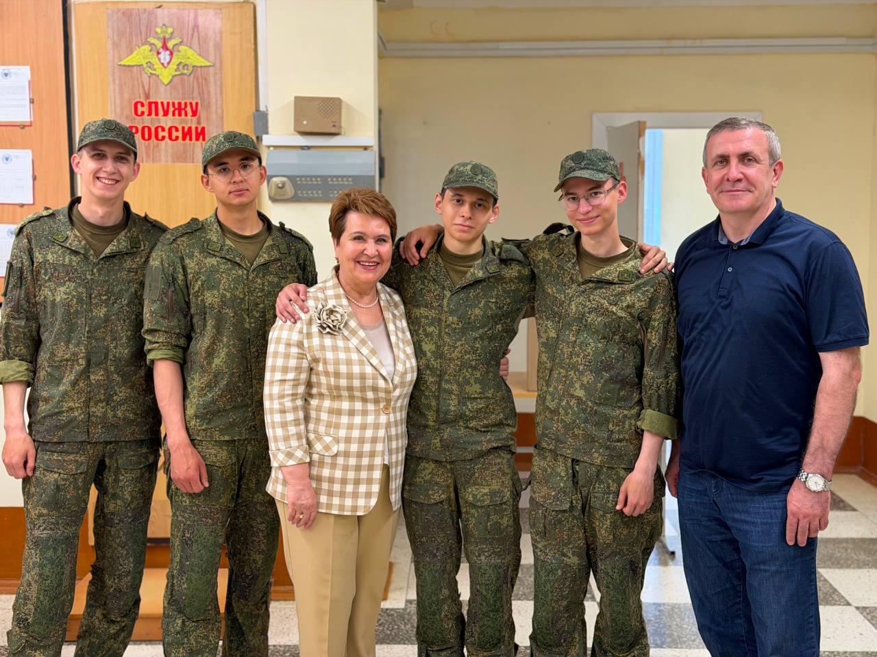 Запир Алхасов и Сария Сабурская посетили войсковую часть в городе Буйнакске