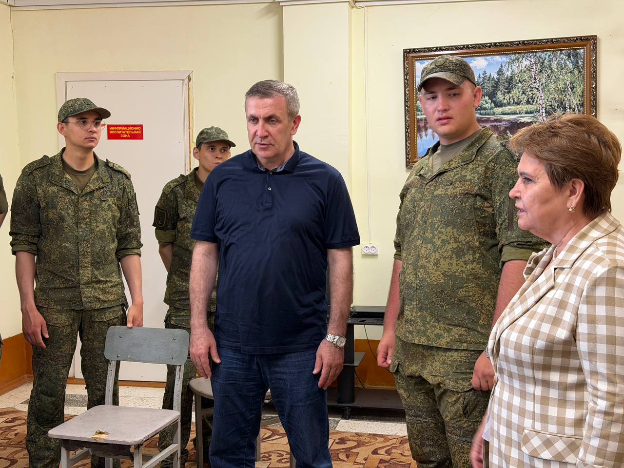 Запир Алхасов и Сария Сабурская посетили войсковую часть в городе Буйнакске