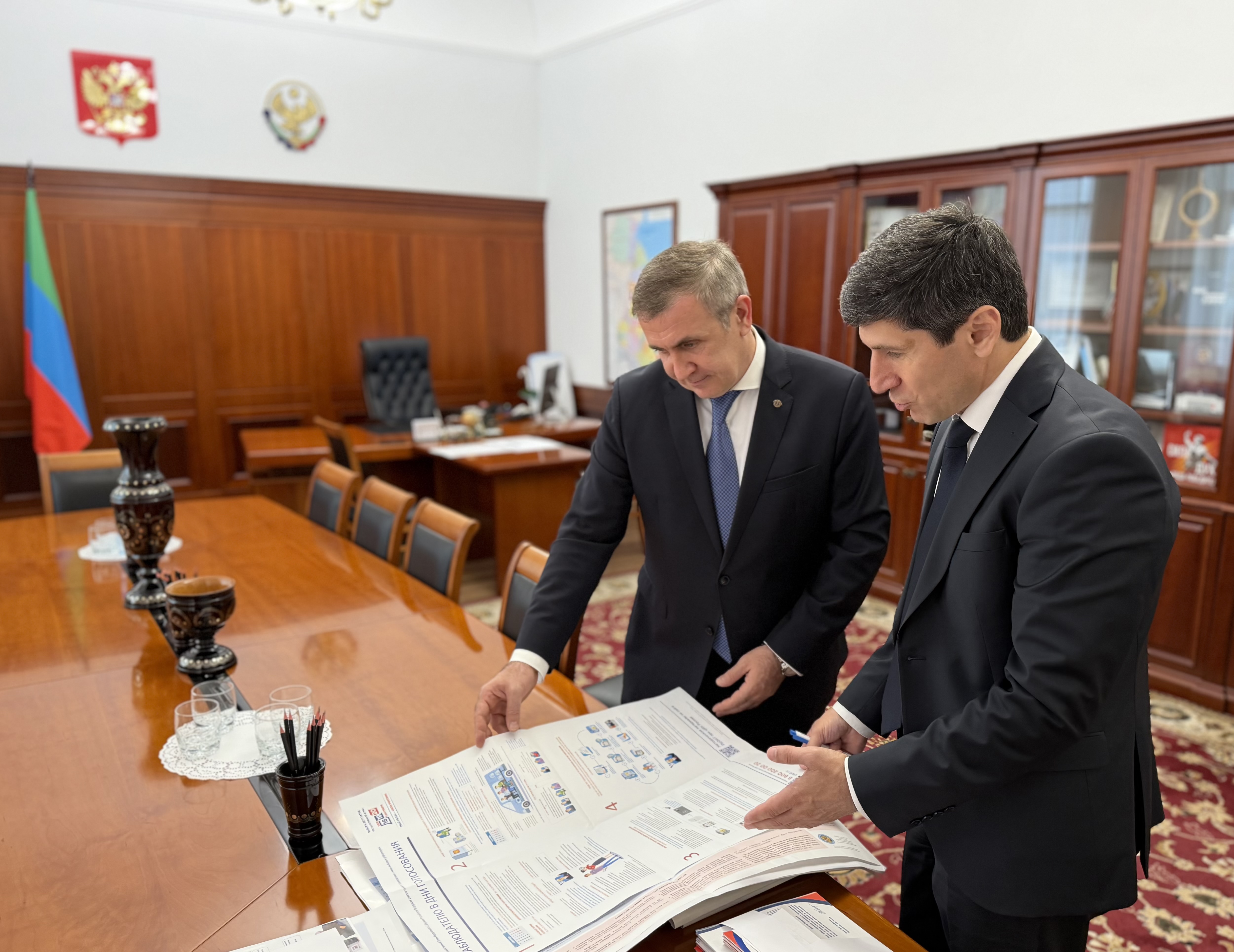 Уполномоченный Запир Алхасов провел рабочую встречу с Председателем Избирательной комиссии Республики Дагестан Магомедом Дибировым.