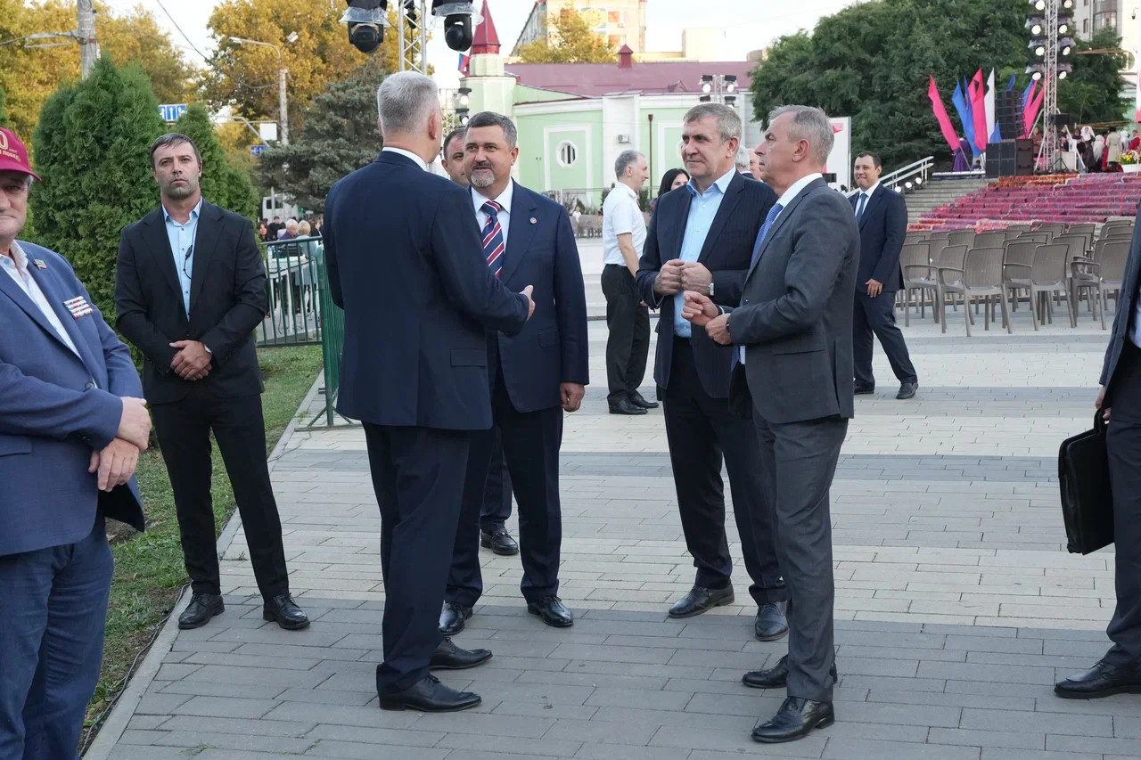В Дагестане прошли мероприятия, посвящённые Дню языков народов России и 103-летию со дня рождения Народного поэта Дагестана Расула Гамзатова